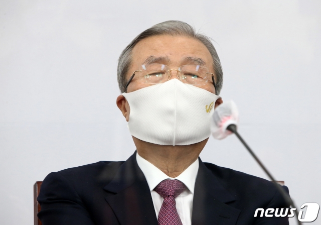 김종인 국민의힘 비상대책위원장이 지난 12일 오전 서울 여의도 국회에서 열린 비대위원회의에서 생각에 잠겨 있다. /사진=뉴스1.