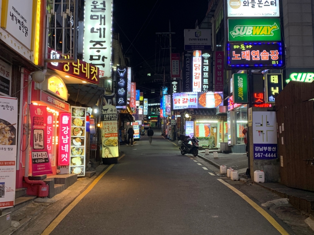 3일 오후 6시쯤 서울 강남구 강남역 부근 거리 모습/사진=이강준 기자