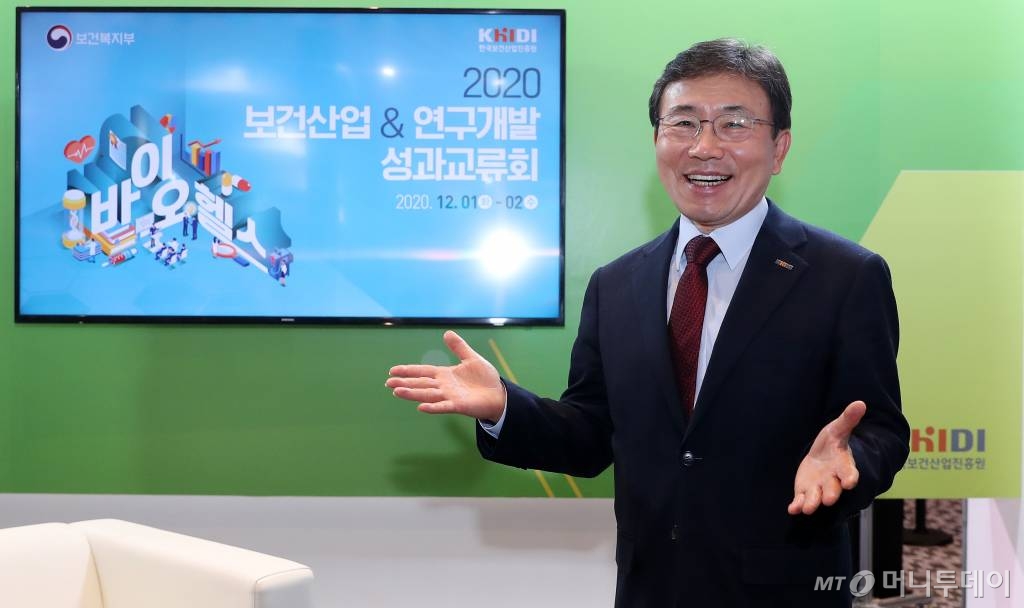 권덕철 한국보건산업진흥원장 인터뷰 / 사진=김휘선 기자 hwijpg@