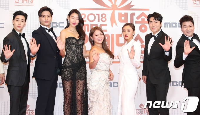 '나 혼자 산다' 헨리(왼쪽부터), 성훈, 한혜진, 박나래, 화사, 이시언, 전현무/뉴스1 © News1