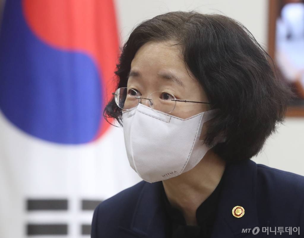 [서울=뉴시스]김명원 기자 = 조성욱 공정거래위원장이 3일 오전 서울 종로구 정부서울청사에서 열린 제5차 혁신성장전략회의에 참석하고 있다. 2020.12.03. kmx1105@newsis.com