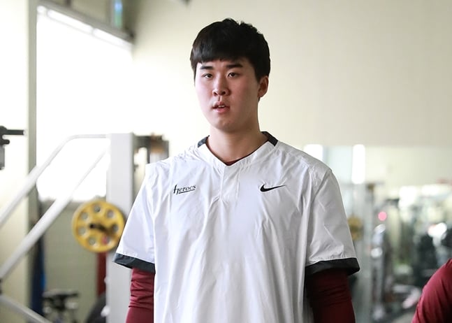 키움 2군 훈련장에서 보강 운동을 하고 있는 장재영의 모습. /사진=키움 히어로즈 제공
