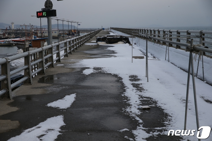 서천 마량포구 방파제. 이곳에서 매년 해넘이 해돋이 축제가 열렸다.© 뉴스1