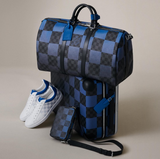 루이비통 남성 스니커즈와 키폴 반둘리에 50 가방 이미지/사진=루이비통 공식 온라인 스토어
