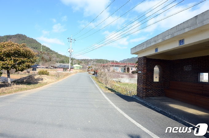16일 오전 전남 강진군 강진읍 송현마을 일대가 한산한 모습을 보이고 있다. 전남도에 따르면 이날 강진군에서 지역 최초로 신종 코로나바이러스 감염증(코로나19) 확진자 3명이 발생했다.2021.1.16/뉴스1 © News1 정다움 기자