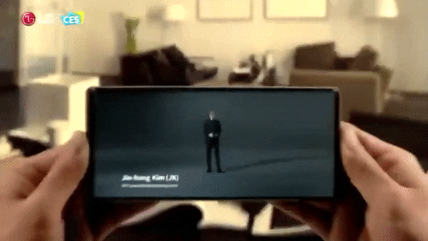 CES에서 공개된 LG전자 롤러블폰/사진=LG전자