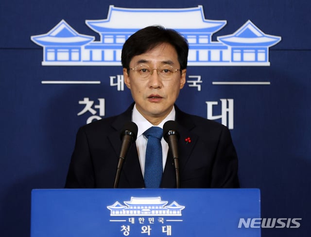 [서울=뉴시스]문재인 대통령은 20일 외교부 장관에 정의용(왼쪽부터) 대통령 외교안보특별보좌관(現), 문화체육관광부 장관에 황희 국회의원, 중소벤처기업부 장관에 권칠승 국회의원을 내정했다. (사진=청와대 제공) 2021.01.20. photo@newsis.com