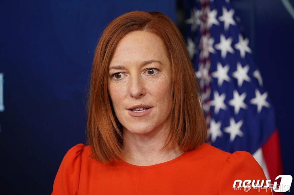 (워싱턴 AFP=뉴스1) 우동명 기자 = 젠 사키 백악관 대변인이 21일(현지시간) 워싱턴 백악관에서 일일 브리핑을 하고 있다.  ⓒ AFP=뉴스1