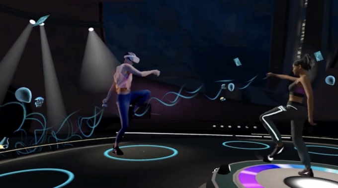 오큘러스 퀘스트2에서 피트니스 콘텐츠 FitXR를 즐기는 모습
