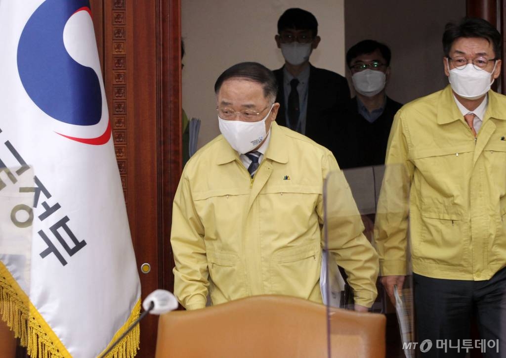 [서울=뉴시스]김명원 기자 = 홍남기 부총리 겸 기획재정부 장관. (공동취재사진)  2021.02.10. photo@newsis.com