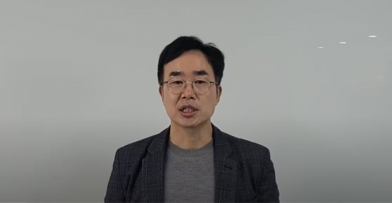 16일 오후 에이치엘비 임상3상 발표 이후 허위공시 관련 입장을 발표 중인 진양곤 회장/사진=에이치엘비 유튜브