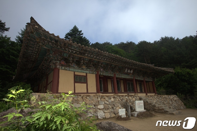 함경남도 영광군 백운산성 안에 남아 있는 불지암(佛地庵) 전경. 고려 말기 용흥사의 부속암자로 지어졌다. (미디어한국학 제공) 2021.02.27.© 뉴스1