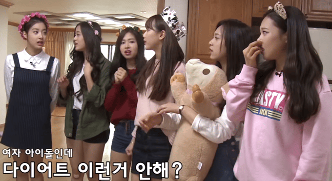 가장 왼쪽이 전 멤버 이현주, 그 옆이 멤버 진솔. /사진='에이프릴이 간다' 영상 캡처