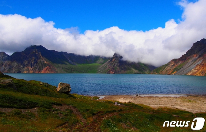 백두산 향도봉 아래 천지 인근에 있는 제단유적. 2018년에 발견된 것이다. (미디어한국학 제공) 2021.03.06.© 뉴스1