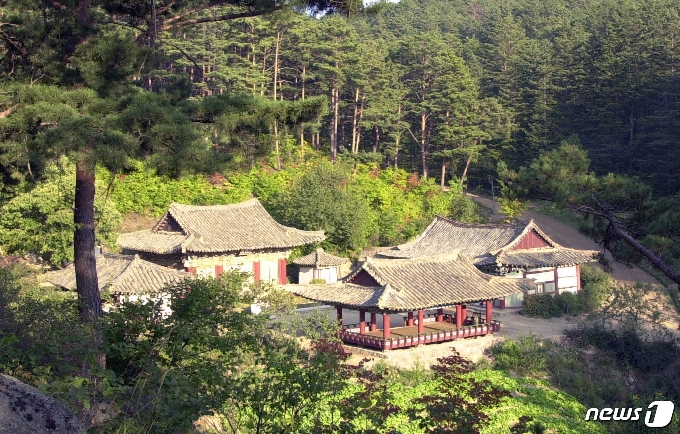 칠보산 기슭에 있는 발해의 사찰 개심사 전경 (미디어한국학 제공) 2021.03.06.© 뉴스1