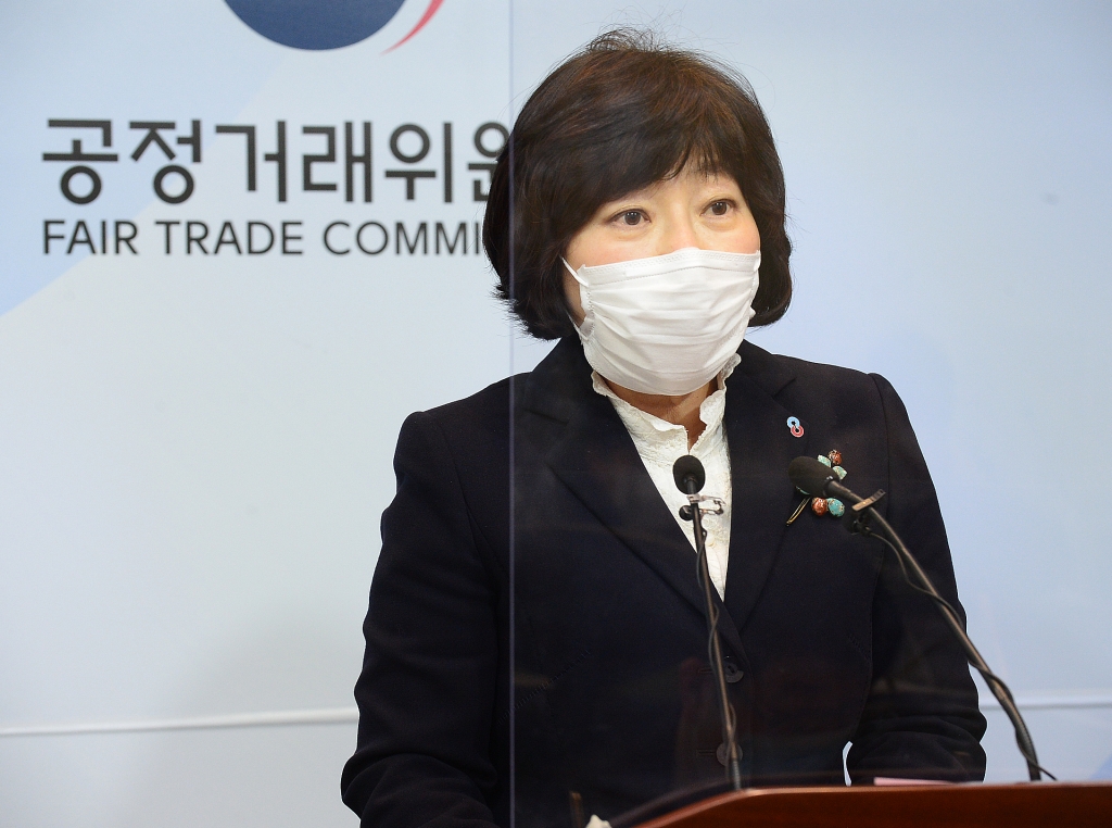 이희숙 한국소비자원 원장이 지난 5일 정부세종청사에서 열린 '전자상거래법 개정안' 사전브리핑에서 '전자상거래 소비자피해 동향'을 발표하고 있다./사진=공정거래위원회