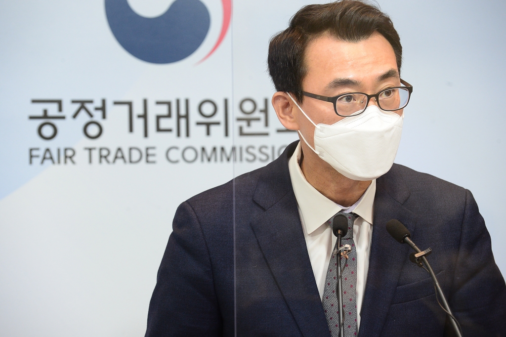 신봉삼 공정거래위원회 사무처장이 지난 5일 정부세종청사에서 열린 '전자상거래법 개정안' 사전브리핑에서 발언하고 있다./사진=공정거래위원회