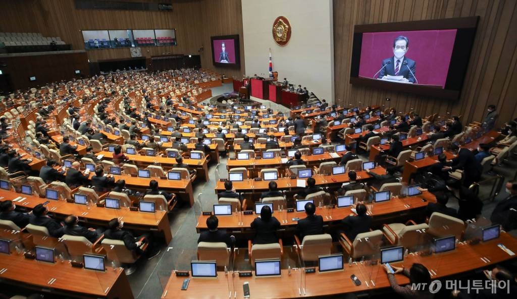 [서울=뉴시스]최동준 기자 = 5일 서울 여의도 국회에서 열린 본회의. (공동취재사진) 2021.03.05. photo@newsis.com