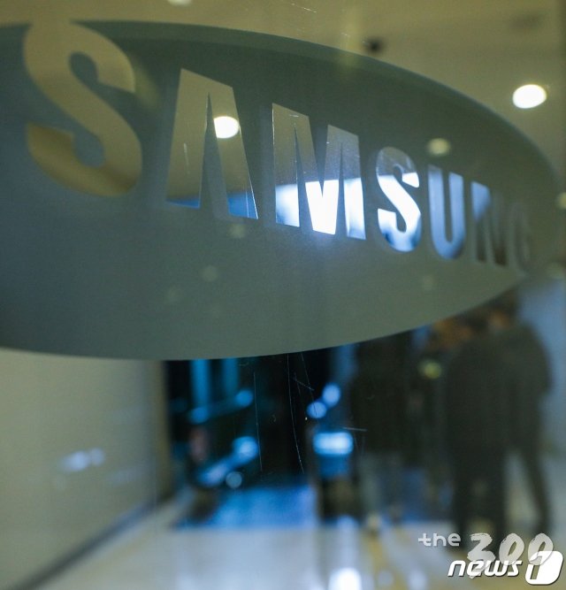 (서울=뉴스1) 안은나 기자 = 1월 25일 서울 삼성전자 서초사옥. '국정농단' 파기환송심에서 실형을 선고받아 법정구속된 이재용 삼성전자 부회장 측은 이날 대법원에 재상고를 하지 않기로 했다고 밝혔다. 이 부회장의 남은 형기는 약 1년 6개월이다. 예상 만기 출소 시점은 2022년 7월이다. 2021.1.25/뉴스1