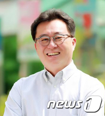 김성일 서울교원단체총연합회장(창문여고 원로교사) © 뉴스1