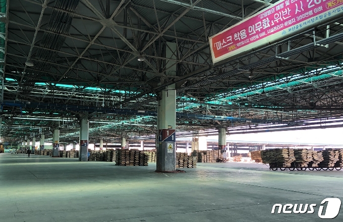 집단감염이 발생한 부산공동어시장.2021.3.10/© 뉴스1 백창훈 기자