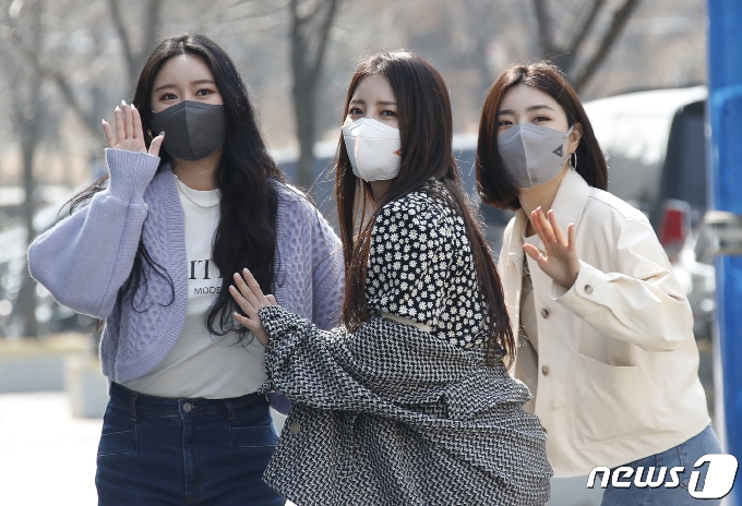 브레이브걸스(BraveGirls) 민영(왼쪽부터), 유정, 유나2021.3.10/뉴스1 © News1 권현진 기자