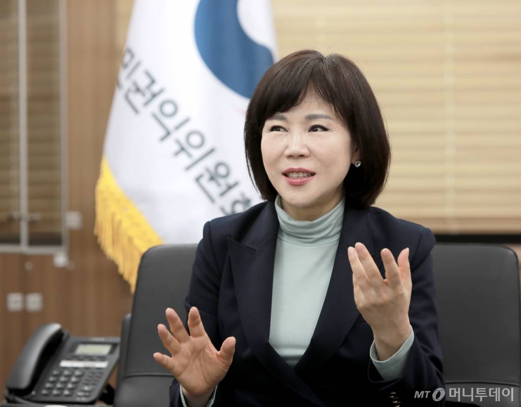 전현희 국민권익위원장이 10일 정부서울청사에서 머니투데이와 인터뷰를 하고 있다. / 사진제공=국민권익위원회