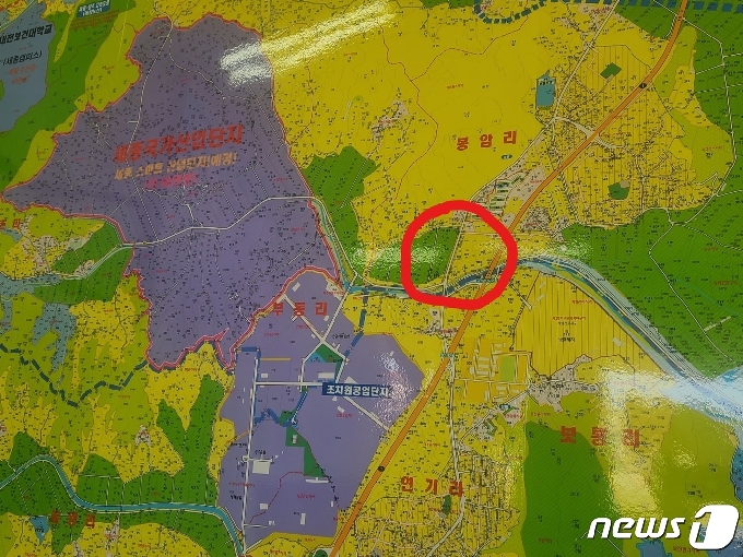 땅 투기 논란을 불러온 A 전 행복청장이 소유 중인 토지 입지(해당 토지가 특정되는 것을 방지하기 위해 편의상 대략적인 위치만을 원안에 넣었음). ©뉴스1