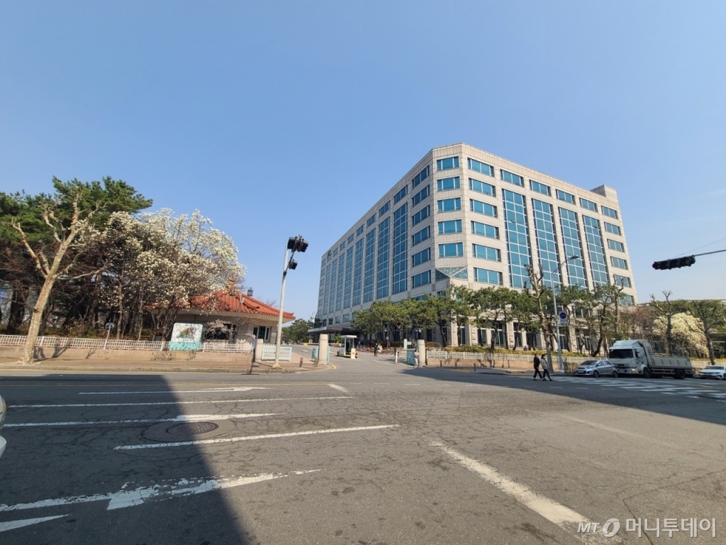 경기 성남시 분당구에 위치한 LH경기지역본부 본관 전경/사진=김민우 기자