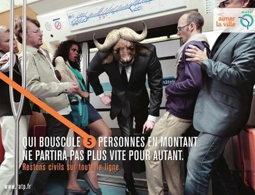 지하철서 막무가내로 탑승하는 승객을 '물소'에 비유한, 프랑스의 지하철 캠페인./사진=파리교통공사