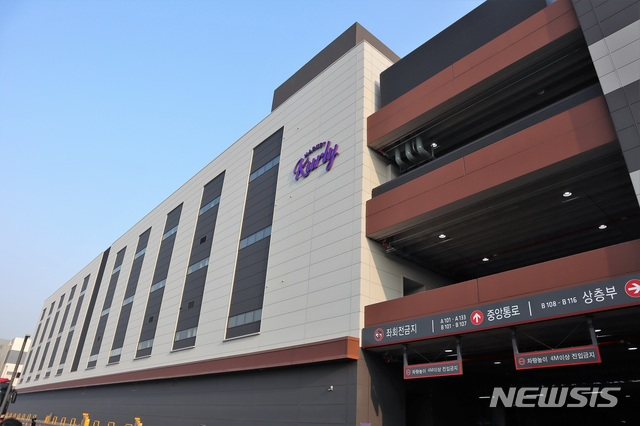 김포 물류센터 외부 전경 /사진=뉴시스, 컬리
