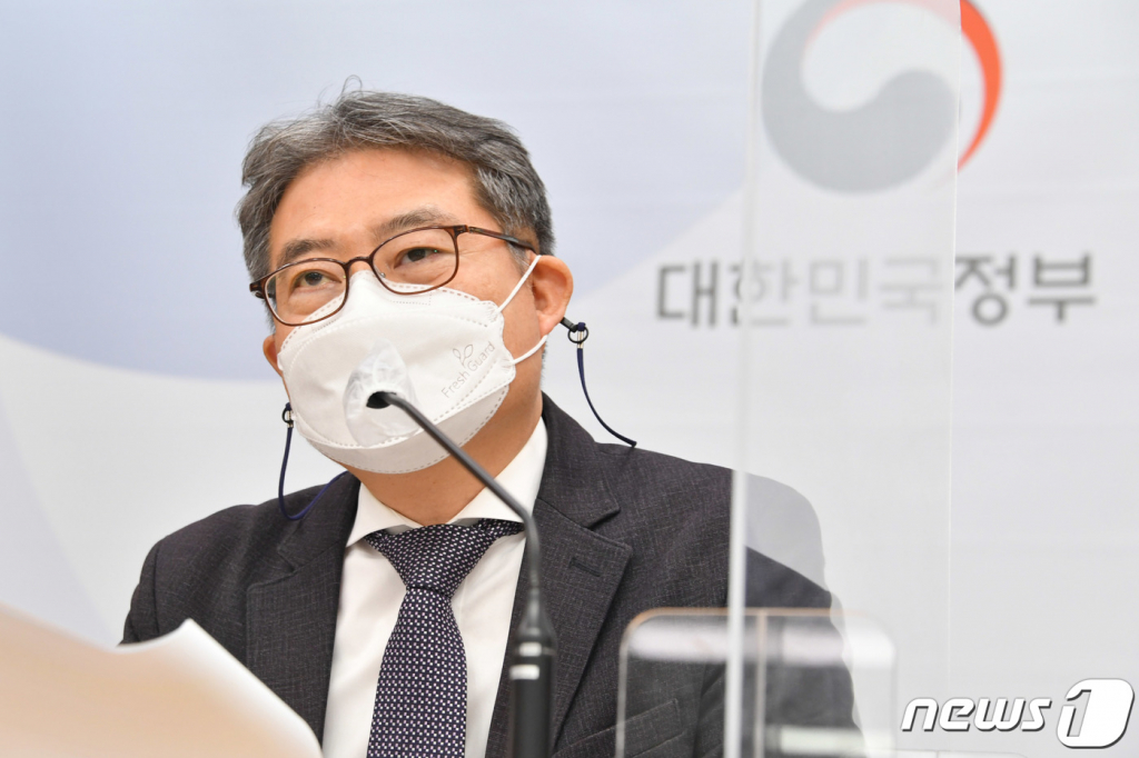 강승준 기재부 재정관리관이 5일 정부세종청사에서 열린 '2020회계연도 국가결산 결과 배경 브리핑'에서 주요내용을 발표하고 있다. /사진제공=기획재정부