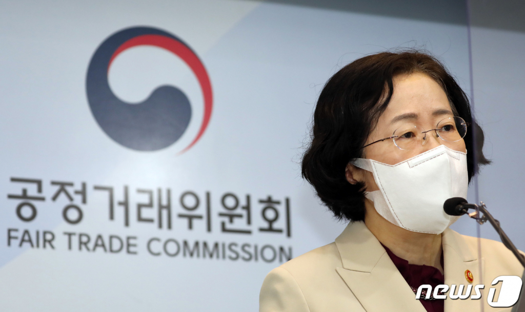 (세종=뉴스1) 장수영 기자 = 조성욱 공정거래위원회 위원장이 지난 5일 정부세종청사 공정위 기자실에서 '전자상거래 소비자 보호법' 전부개정안 입법예고 브리핑을 하고 있다. 2021.3.7/뉴스1
