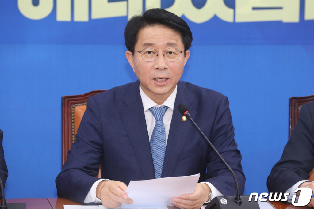 조정식 더불어민주당 전 정책위의장이 지난해 4월23일 오전 서울 여의도 국회에서 열린 정책조정회의에서 모두발언을 하고 있다. / 사진제공=뉴스1