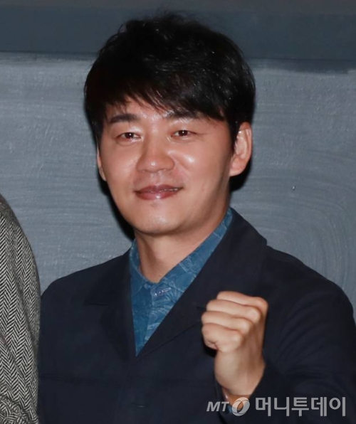 배우 김승수가 23일 오후 서울 광진구 롯데시네마 건대입구점에서 열린 영화 '앙상블'(감독 정형석) 언론시사회에서 무대인사를 하고 있다. /사진=이동훈 기자 photoguy@