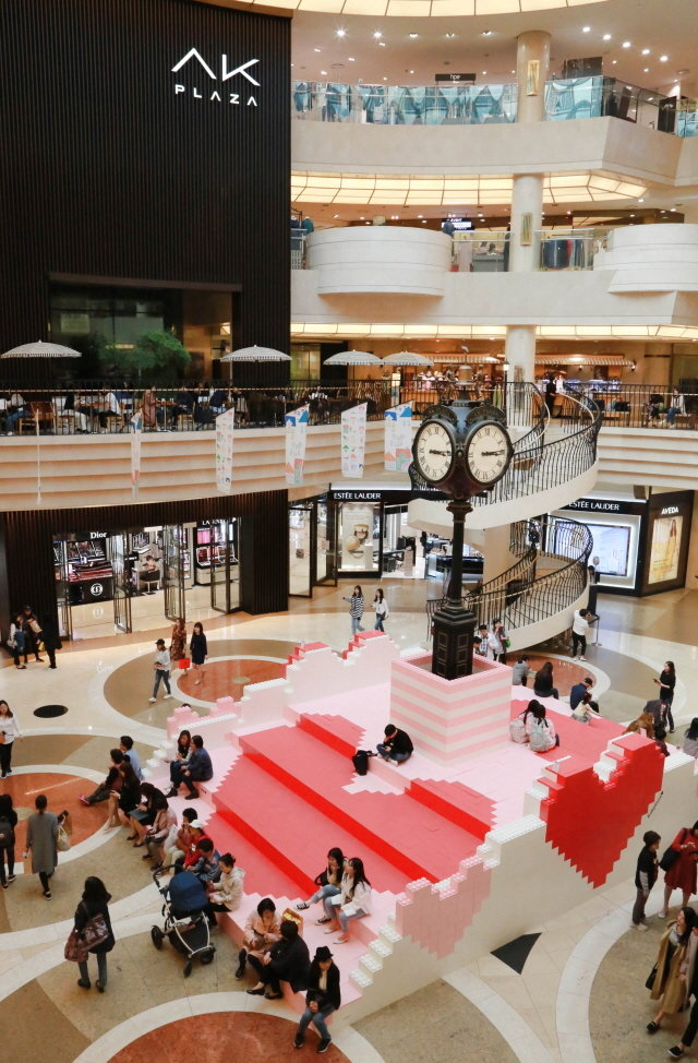 AK플라자 분당점 1층 피아짜360 광장 전경. /사진=AK플라자