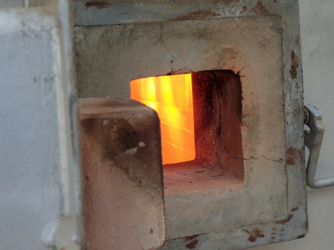 현대오일뱅크 수소제조공장 내부. 흡열반응을 위해 1000℃ 이상의 온도를 유지 중이다./사진=최민경 기자