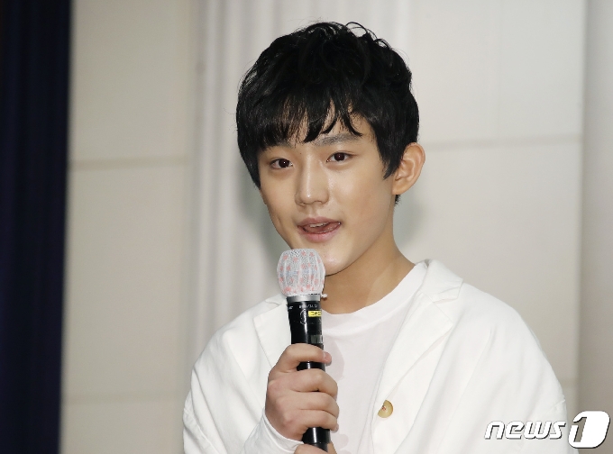아역배우 배재현이 26일 오후 서울 강남구 영동 프리마호텔에서 열린 영화 ‘소년 김두한’ 제작발표회에 참석해 인사말을 하고 있다. 2021.5.26/뉴스1 © News1 권현진 기자