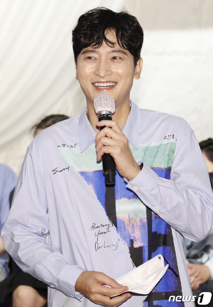 배우 원기준이 26일 오후 서울 강남구 영동 프리마호텔에서 열린 영화 ‘소년 김두한’ 제작발표회에 참석해 인사말을 하고 있다. 2021.5.26/뉴스1 © News1 권현진 기자