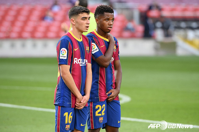 스페인 선수 몸값 1, 2위에 오른 페드리(왼쪽)과 안수 파티. /AFPBBNews=뉴스1