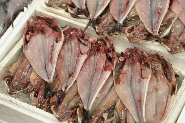 손질이 귀찮은 이들은 수산시장에 가서 이런 임연수어를 사다 먹으면 된다. /사진=어식백세