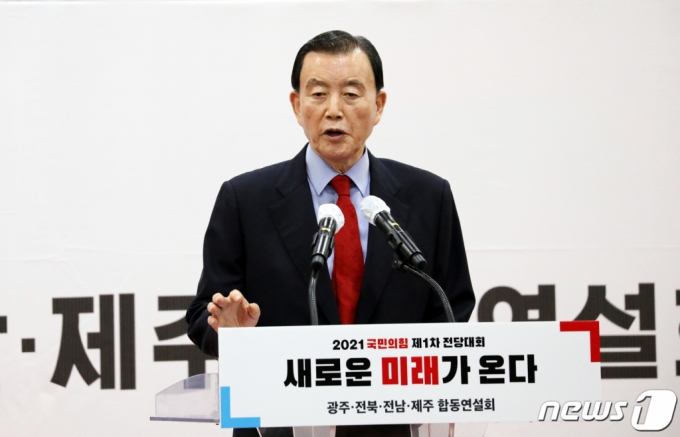 국민의힘 제1차 전당대회 광주·전북·전남·제주 합동연설회가 열린 30일 오후 광주 서구 치평동 김대중컨벤션센터에서 홍문표 당 대표 후보가 발언하고 있다. /사진=뉴스1.