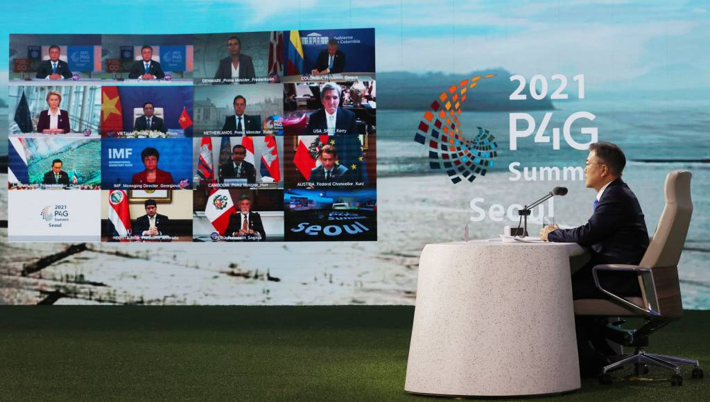  [서울=뉴시스]김진아 기자 = 문재인 대통령이 31일 오후 서울 동대문디자인플라자에서 열린 'P4G 서울 녹색미래 정상회의' 정상토론세션에 참석해 의제 발언을 하고 있다. 2021.05.31. bluesoda@newsis.com