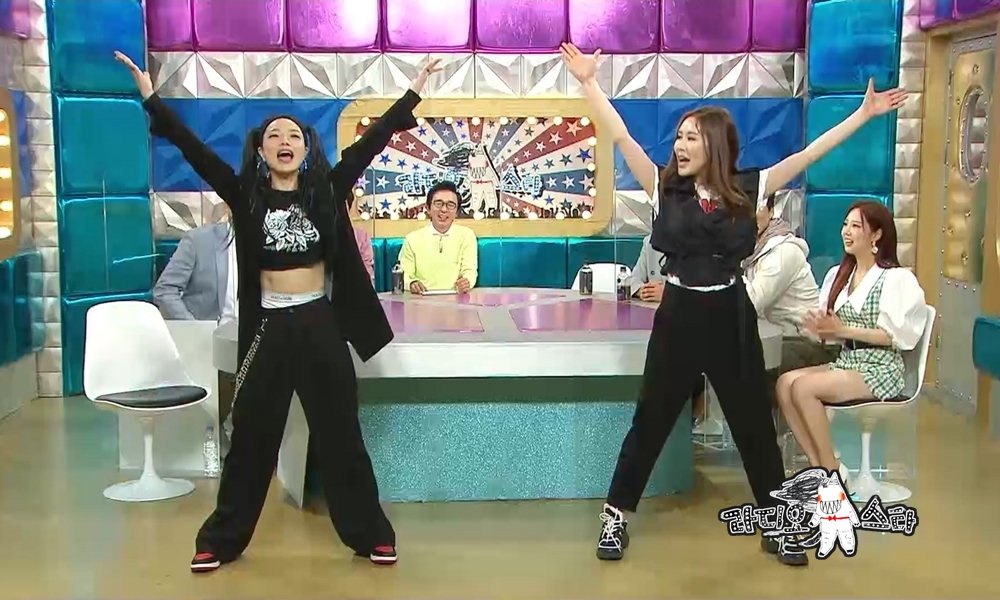 개그맨 안영미, 가수 채리나 /사진제공=MBC '라디오스타'