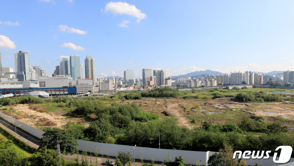 2022년 하반기 사전청약으로 3000가구를  공급할 예정인 서울 용산 정비창 부지 전경. /사진제공=뉴스1