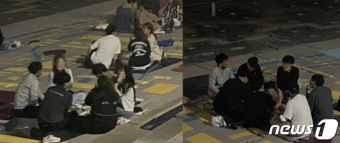 부산 수영구 민락수변공원에서 입장객들이 5인 이상 모여 앉아 있다.2021.6.5/ © 뉴스1 이유진 기자