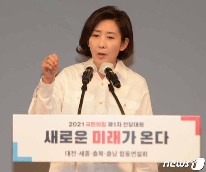 4일 오후 대전 서구 KT대전인재개발원에서 열린 국민의힘 제1차 전당대회 충청권 합동연설회에서 나경원 당대표 후보가 정견을 발표하고 있다. /사진=뉴스1