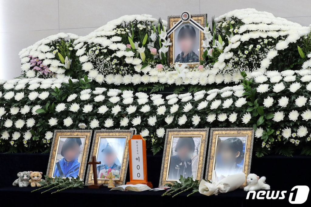 (성남=뉴스1) 황기선 기자 = 5일 오후 경기도 성남시 분당구 국군수도병원 장례식장에 성추행 피해 신고 후 극단적 선택을 한 고(故) 이모 공군 중사의 빈소가 마련돼 있다. 2021.6.5/뉴스1   