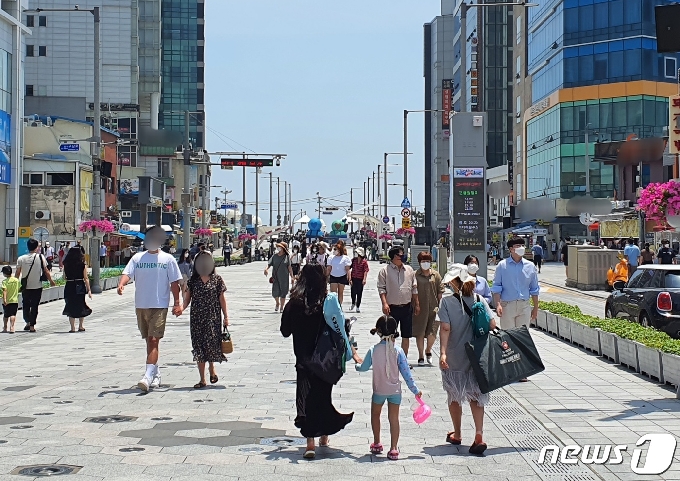 20일 낮 부산 해운대구 구남로.2021.6.20/뉴스1 노경민 기자© 뉴스1