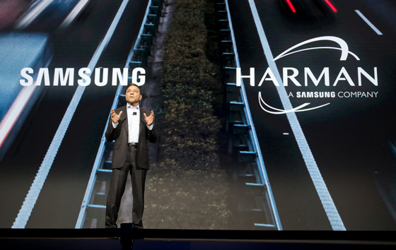 = 하만 디네쉬 팔리월 대표이사가 8일(현지시간) 미국 라스베이거스에서 열린 세계 최대 가전전시회 'CES 2018' 개막 전 프레스 컨퍼런스에서 모두발언을 하고 있다. (삼성전자 제공) 2018.1.9/뉴스1  